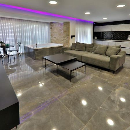Apartmán שקיעה בים 75 - דירת נופש יוקרתית עם ג'קוזי ליד הים Haifa Exteriér fotografie