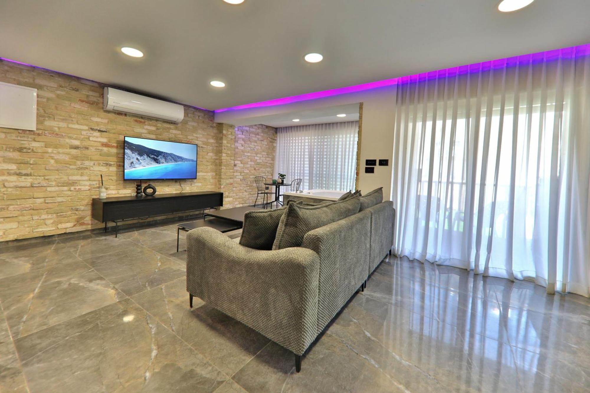 Apartmán שקיעה בים 75 - דירת נופש יוקרתית עם ג'קוזי ליד הים Haifa Exteriér fotografie
